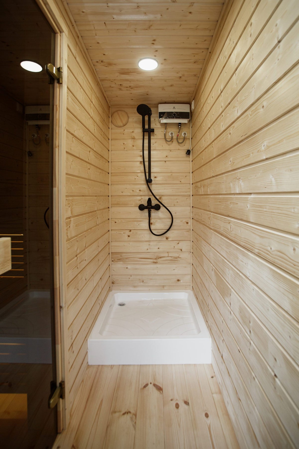 Gartensauna Escape – 250 × 350 cm mit Vorraum und integrierter Dusche