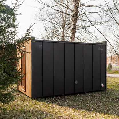 Gartensauna Glow – 240 × 400 cm mit Vorraum und großzügigen Glasflächen