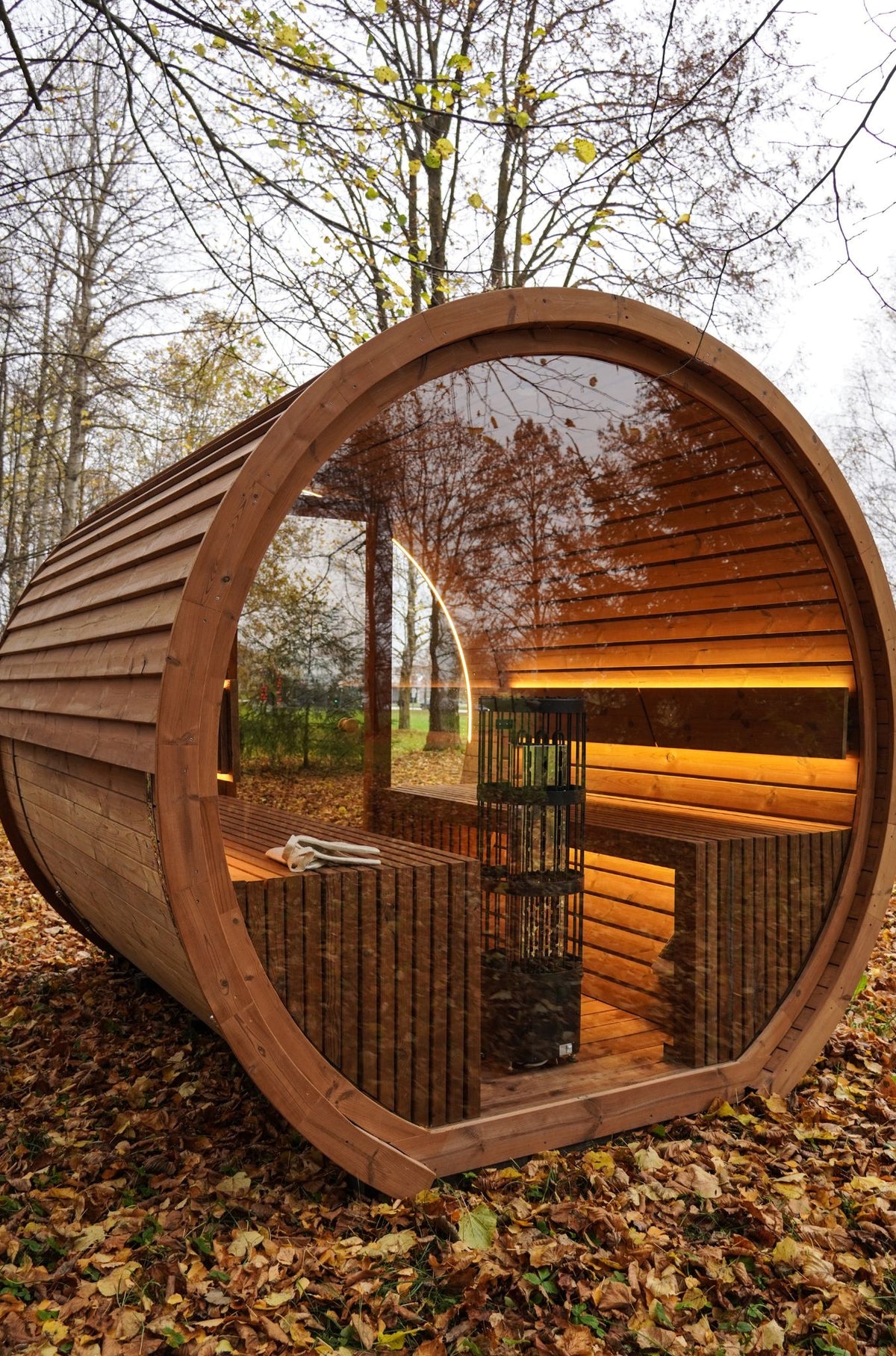 Gartensauna Round 2.6M – 260 × 244 cm aus Thermoholz für 4–6 Personen