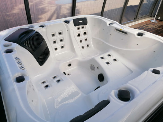 Chaos Whirlpool – 2.20 x 2.10 x 0.90 m Premium Whirlpool for 4 People