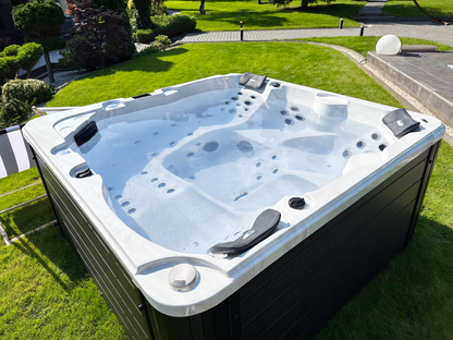 Whirlpool Dafne – 2.00 × 2.00 × 0.90 m Premium Hot Tub for 5 people