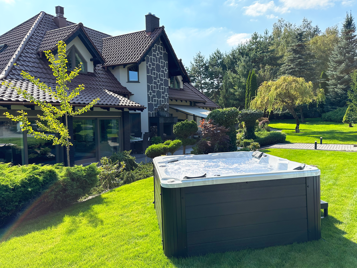 Whirlpool Dafne – 2.00 × 2.00 × 0.90 m Premium Hot Tub for 5 people