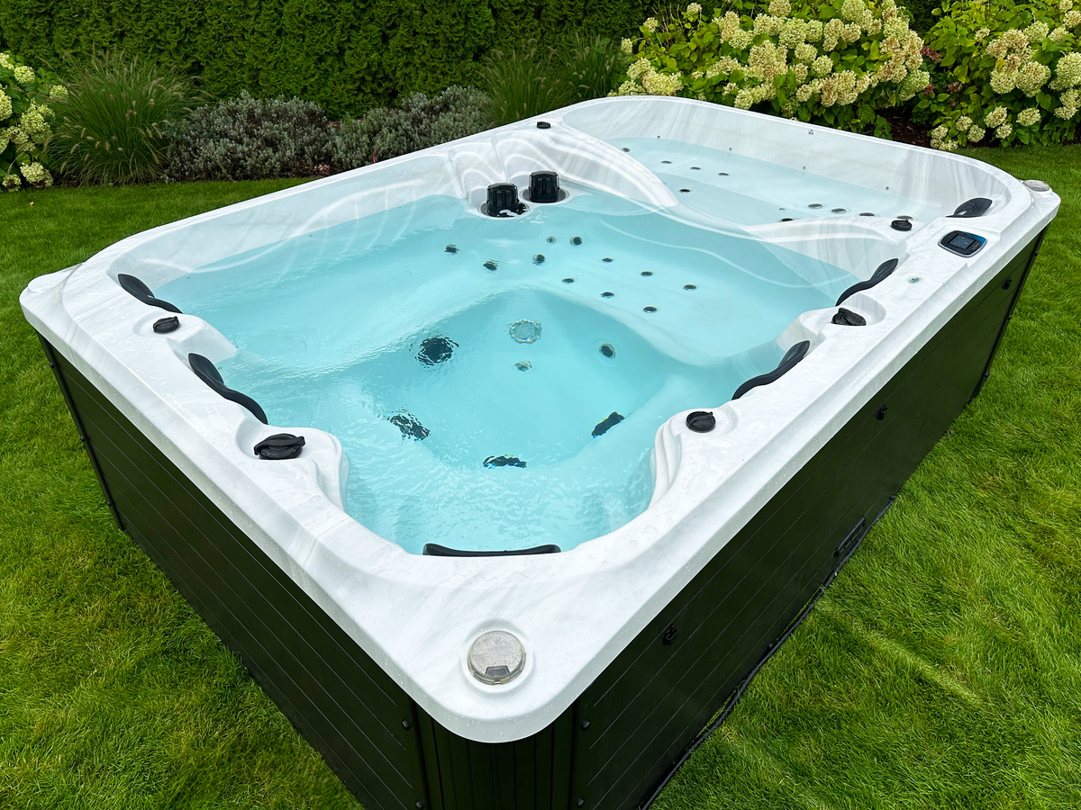 Whirlpool Harmonia – 3.20 × 2.20 × 0.98 m Premium Hot Tub for 6 People