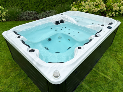 Whirlpool Harmonia – 3.20 × 2.20 × 0.98 m Premium Hot Tub for 6 People