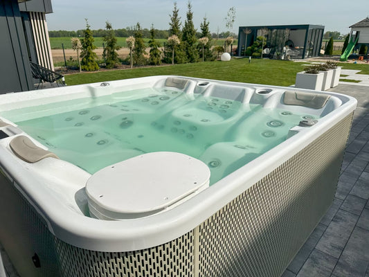Premium Whirlpool ELYSIUM – 2.20 × 2.20 × 0.938 m Outdoor Spa for 5 People