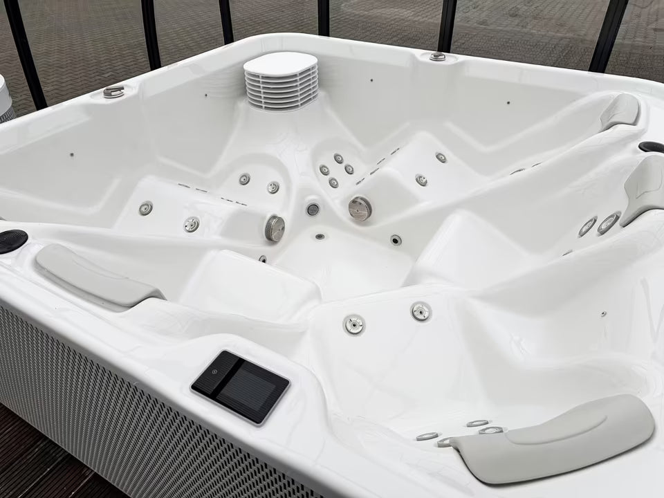 Premium Whirlpool ELYSIUM – 2.20 × 2.20 × 0.938 m Outdoor Spa for 5 People